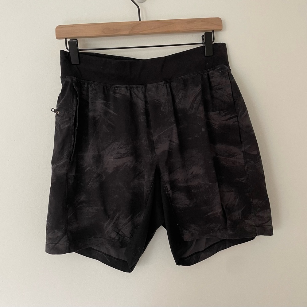 Lululemon mens t.h.e grey black patterned shorts